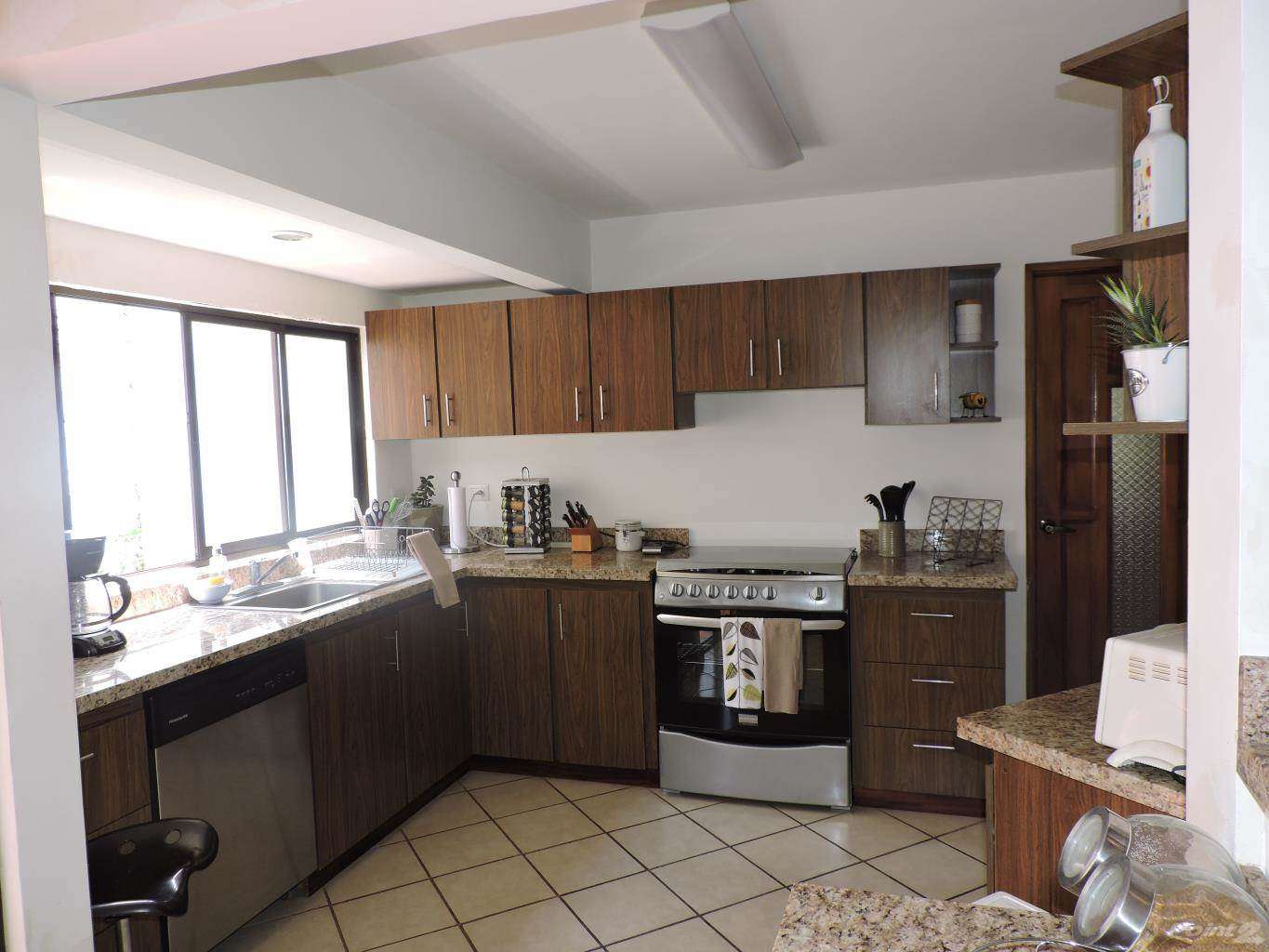 CR-010 property photo