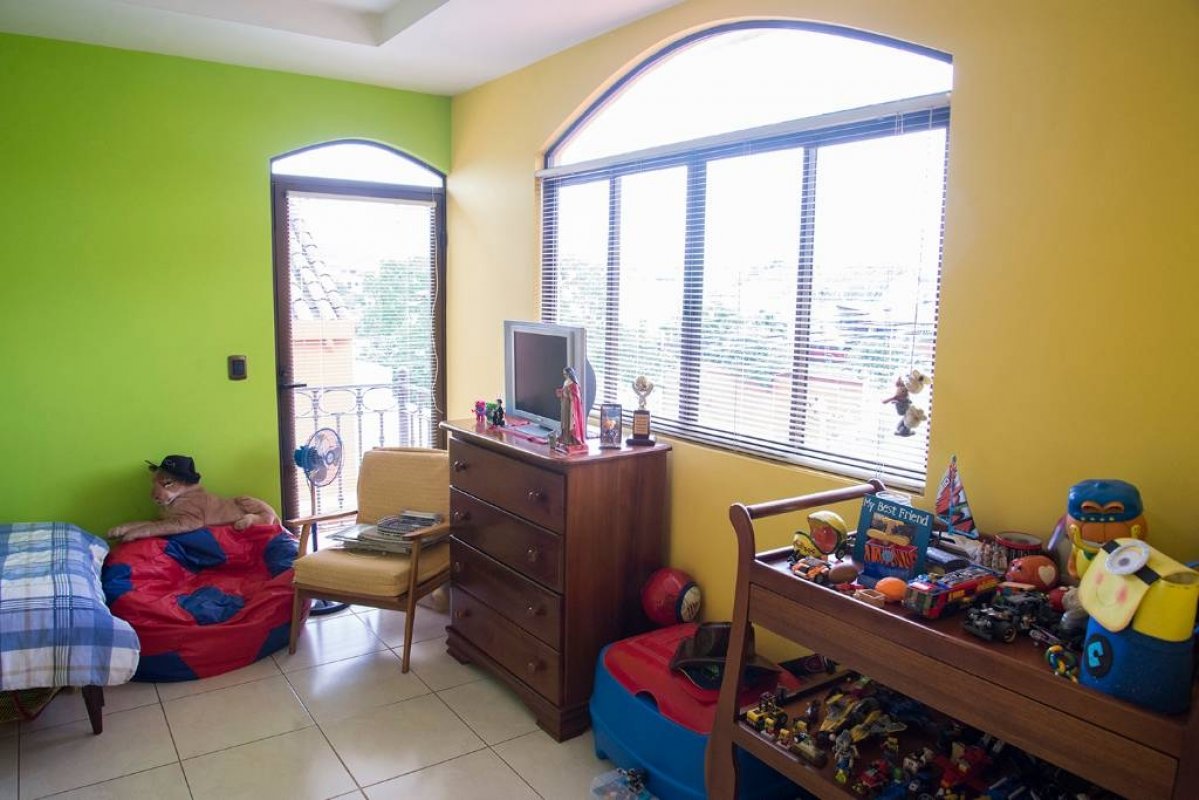 CR-100 property photo