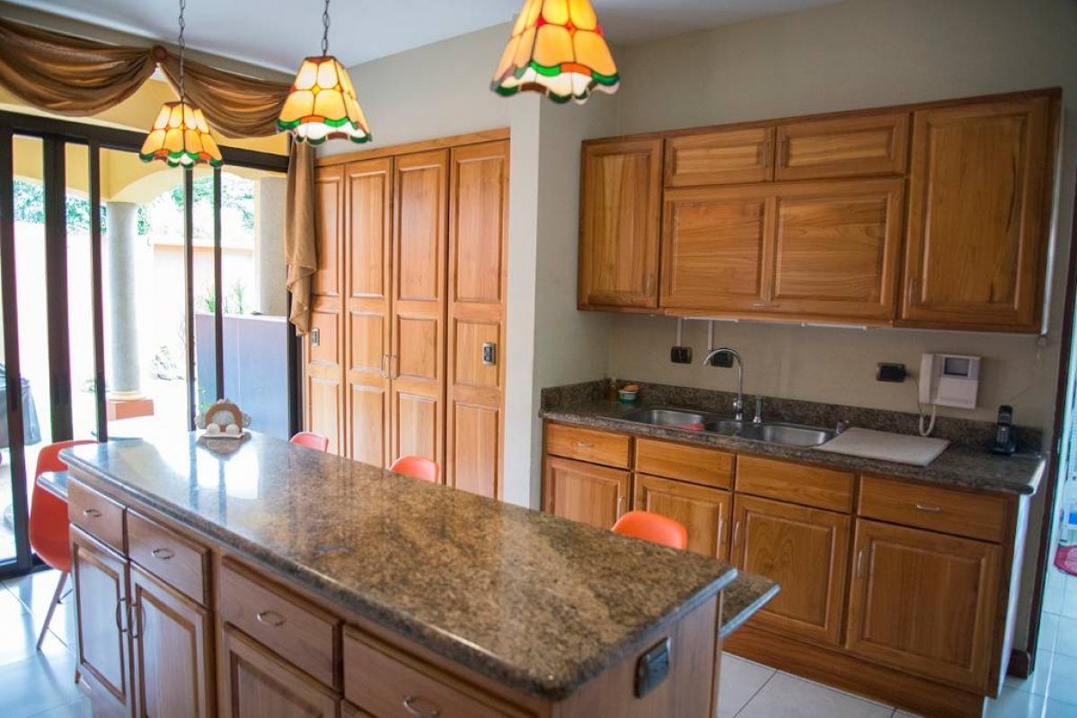 CR-100 property photo