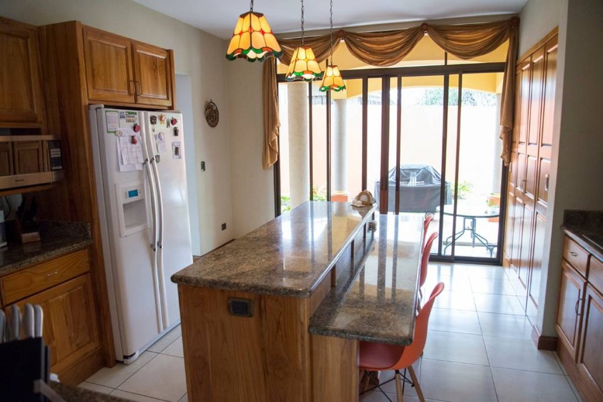 CR-100 property photo