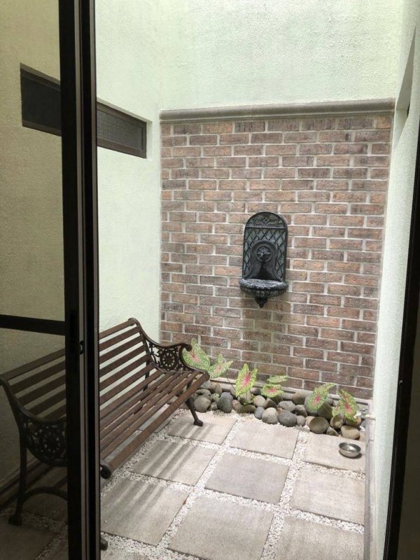 CR-102 property photo