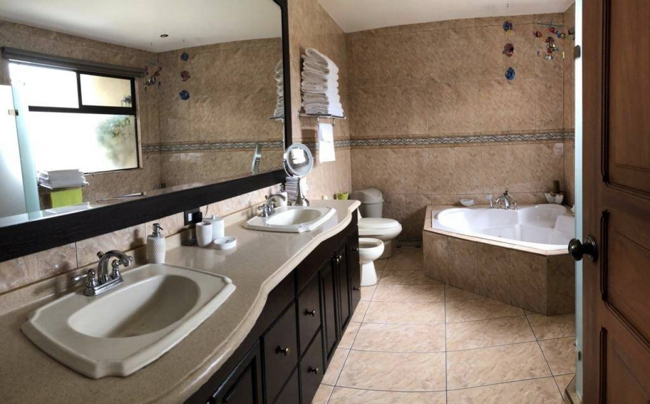 CR-102 property photo
