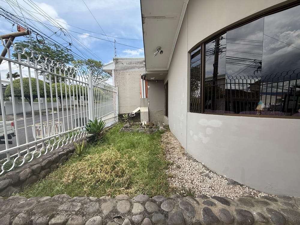 CR-128 property photo